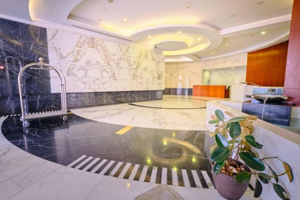 Lovely 1-Bedroom Apartment In The Heart Of Dubai Marina Exterior foto