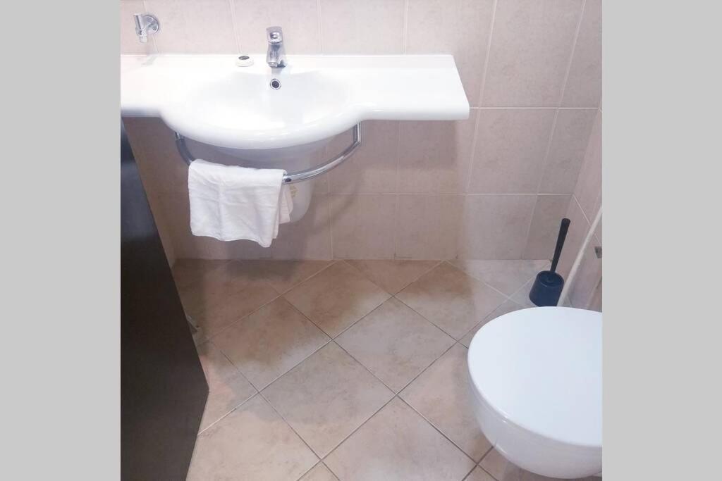 Lovely 1-Bedroom Apartment In The Heart Of Dubai Marina Exterior foto