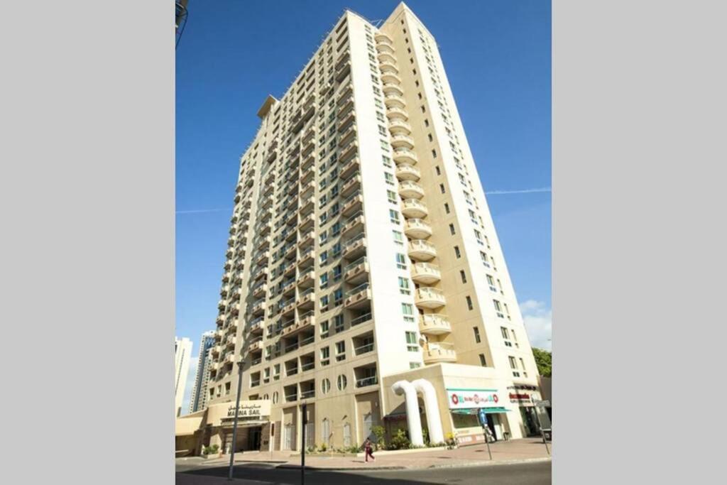 Lovely 1-Bedroom Apartment In The Heart Of Dubai Marina Exterior foto